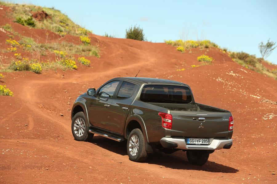  Mitsubishi L200 Double Cab 2015 года  (фото 8 из 29)
